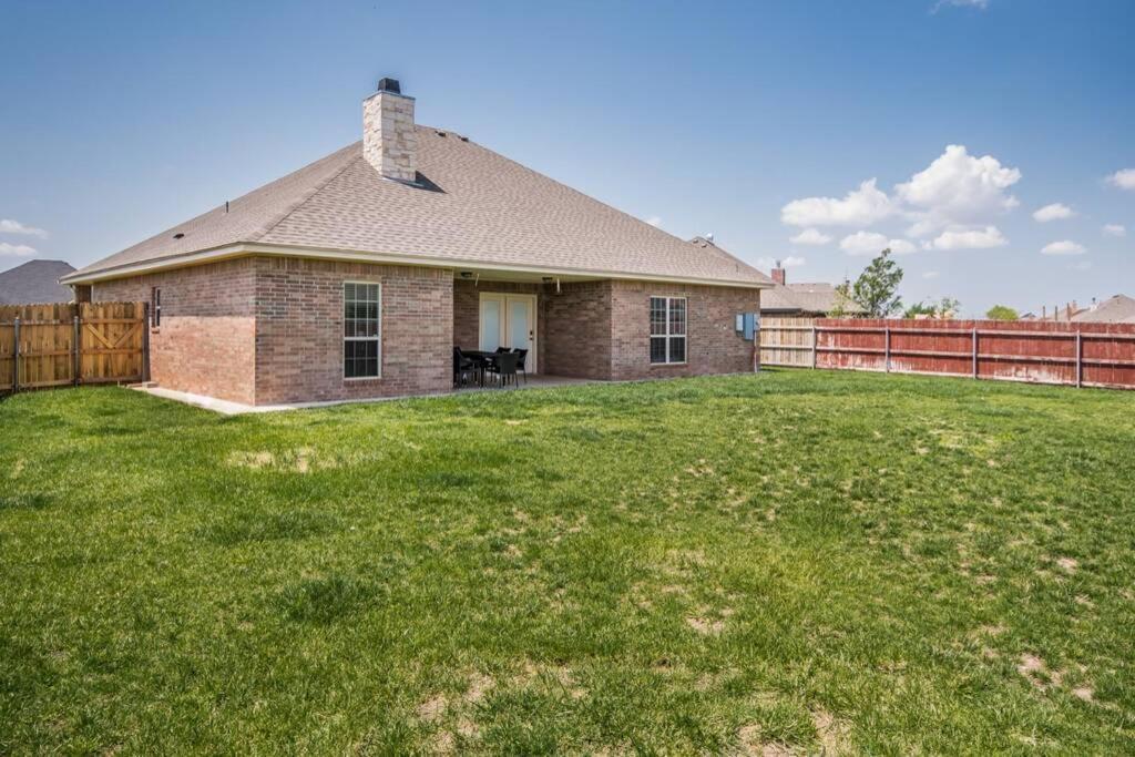 Cheerful 3 Bedroom Home, King Bed, 10 Min From Palo Duro Canyon, Fireplace, Washer Dryer Exterior foto